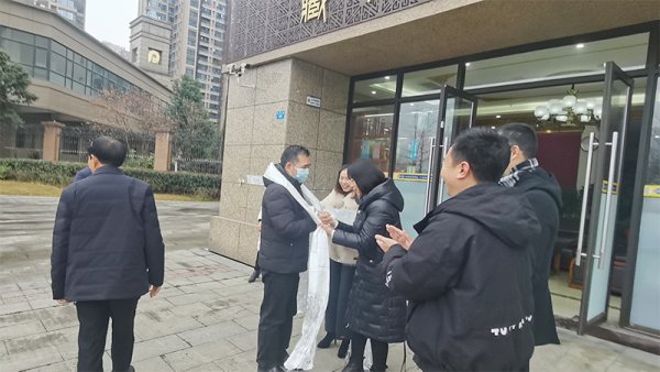 熱烈歡迎國(guó)有上市企業(yè)-江蘇精華制藥總經(jīng)理周總一行蒞臨藏佳純酒業(yè)全國(guó)營(yíng)銷(xiāo)中心洽談合作！